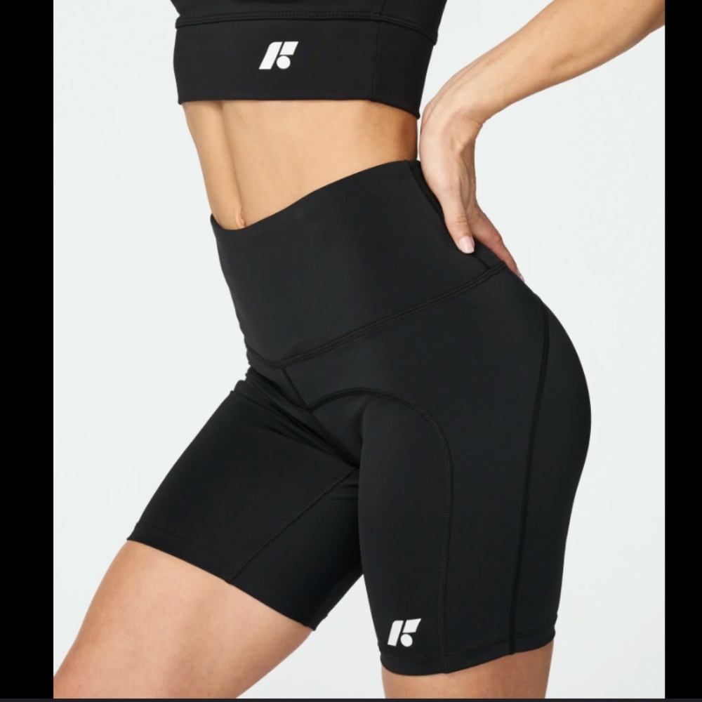 Forme Sculpt Biker Short Black, Size M, 8"